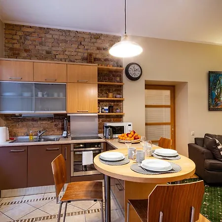 Kalnina Quiet In City Center Apartment