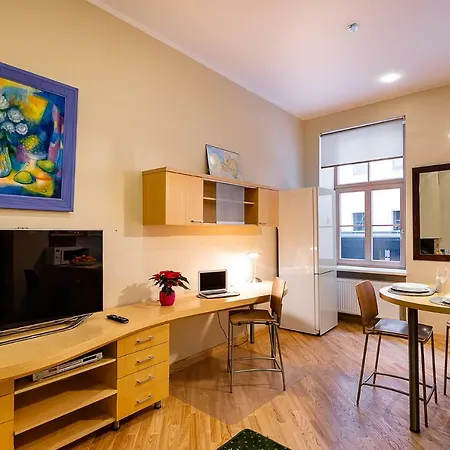 Kalnina Quiet In City Center Apartment Riga